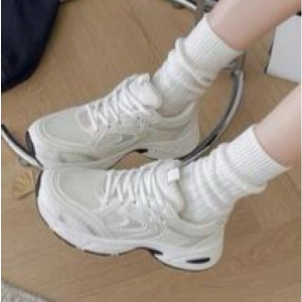Nova Cream Sneakers